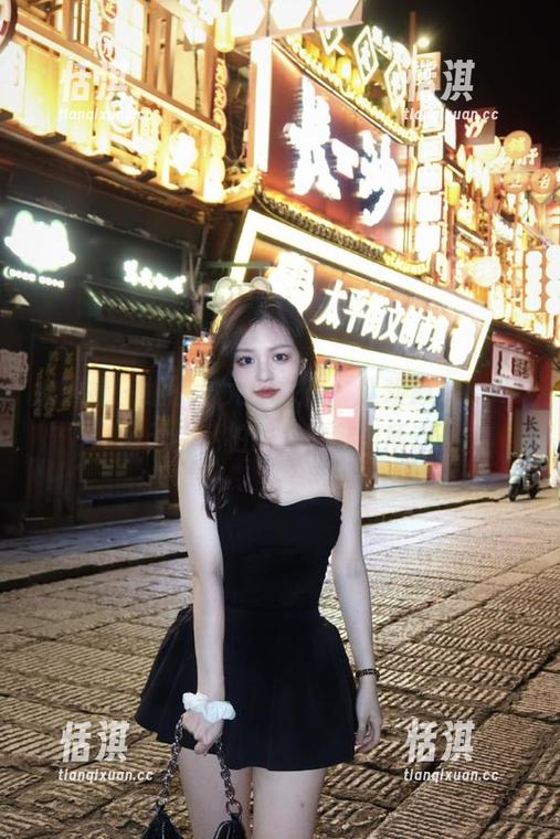 魅妍社 - 细腻与大胆并存，赵欢颜Jessica天台私拍图集的魅力所在