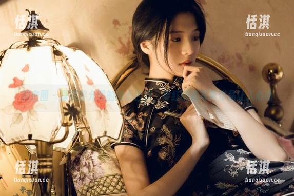 黎允熙 微密圈 - 探索黎允熙的内心世界,枣红睡裙写真作品让人心动