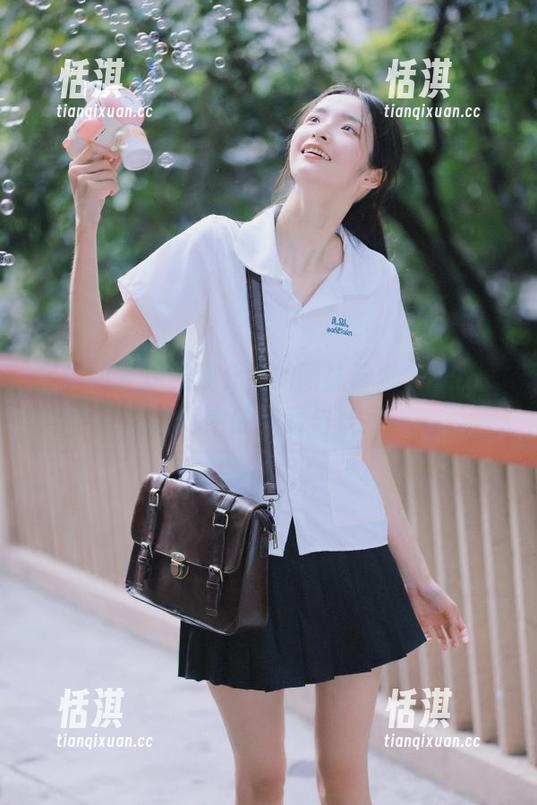 黎允熙 微密圈 - 探索黎允熙的网袜艺术,揭开写真图册中的美丽与妩媚!